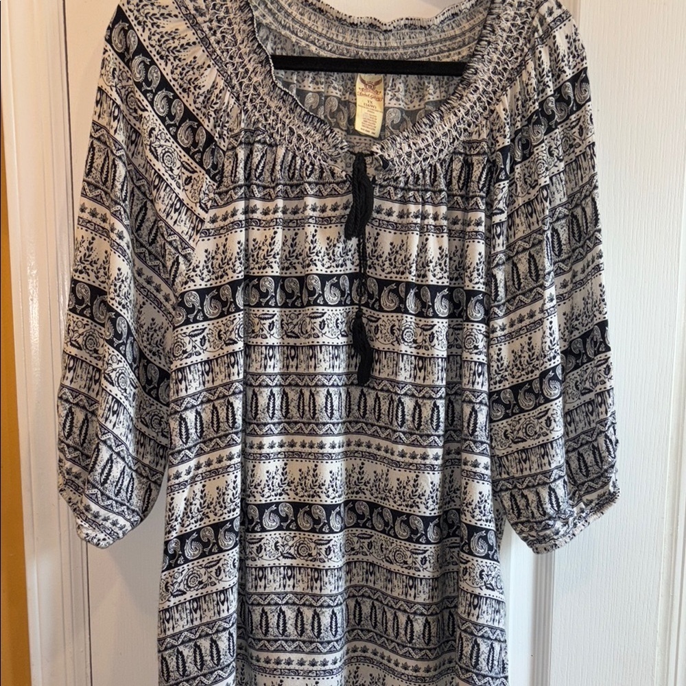 Faded Glory Black and White Patterned Blouse